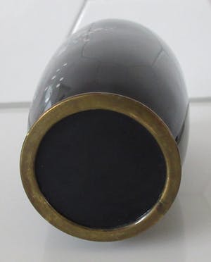 Niet of onleesbaar gesigneerd - Japans donkerblauw Cloisonne vaasje kopen? Bied vanaf 1!