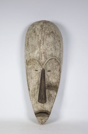 Fang - Groot houten Ngil masker met wit pigment kopen? Bied vanaf 60!