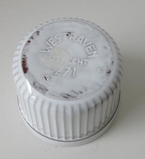 Faience- en Tegelfabriek Westraven - Chanor Wandtegel - witte vaas - witte planter - Koos van der Sluys kopen? Bied vanaf 1!