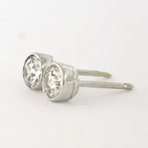 BWG witte solitair oorknoppen bezet met Bolsjewiek geslepen diamant tot. 1.10ct kopen? Bied vanaf 1000!