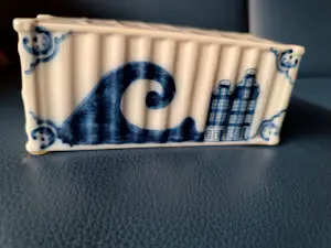 Koninklijke Tichelaar Makkum - Hugo Kaagman – Art on a Box Container 373/500 – Royal Tichelaar Makkum kopen? Bied vanaf 250!