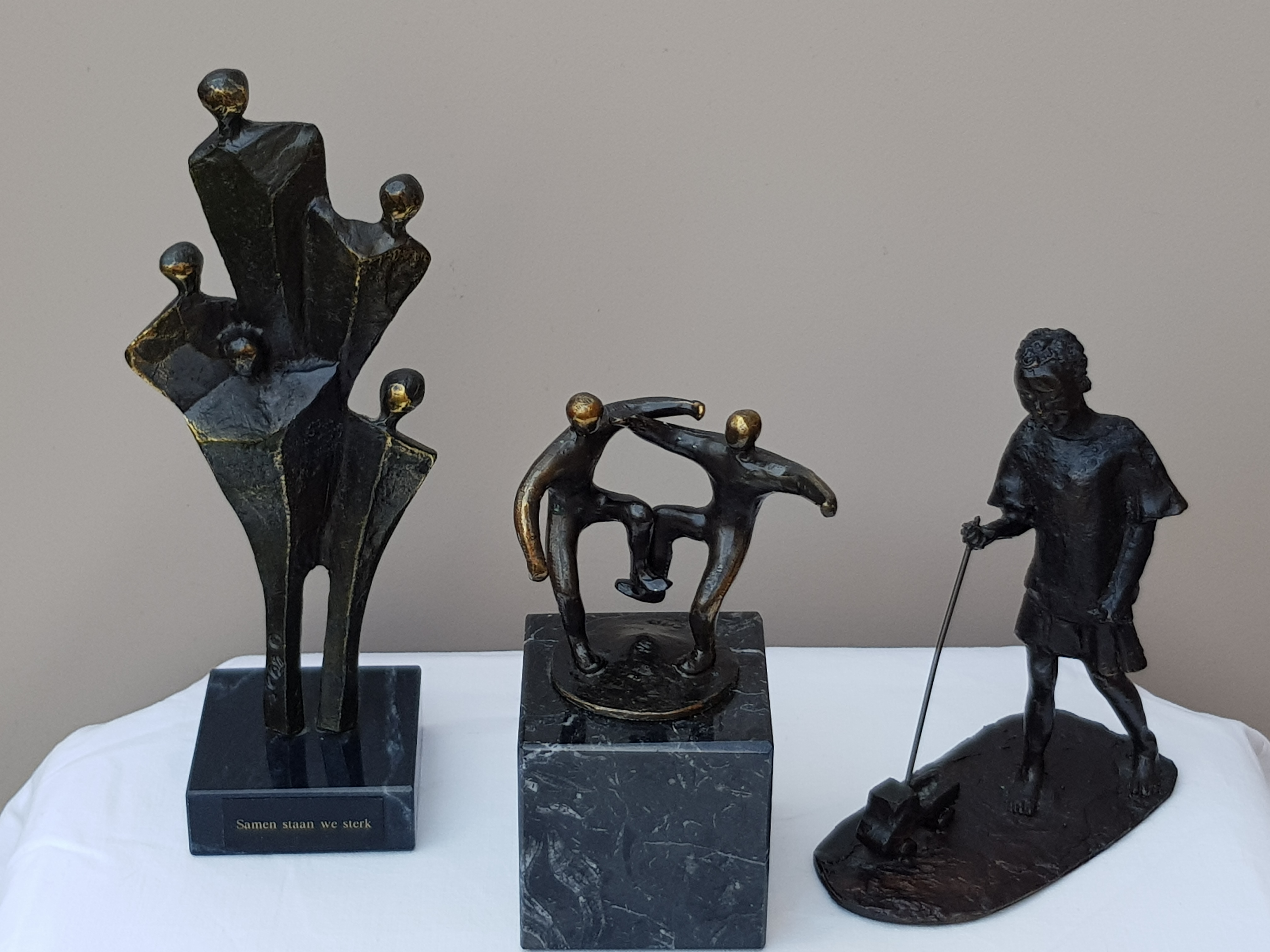 Corry Ammerlaan - Lot van 3 Sculpturen - Gesigneerd kopen? Bied vanaf 75!