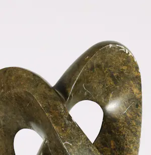 Edmore Sango - Stenen sculptuur, Zonder titel kopen? Bied vanaf 1!