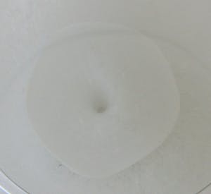 Niet of onleesbaar gesigneerd - Dutz platte ovale blanke en witte glazen kandelaar of votive kopen? Bied vanaf 1!