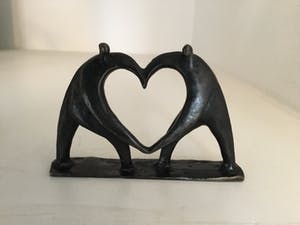 Corry Ammerlaan - Sculptuur “ Hart voor elkaar “ kopen? Bied vanaf 25!