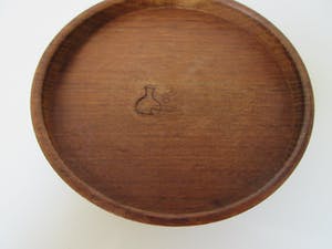 Niet of onleesbaar gesigneerd - Hand geblazen midcentury amber glazen voorraadpot met teakhouten deksel kopen? Bied vanaf 1!