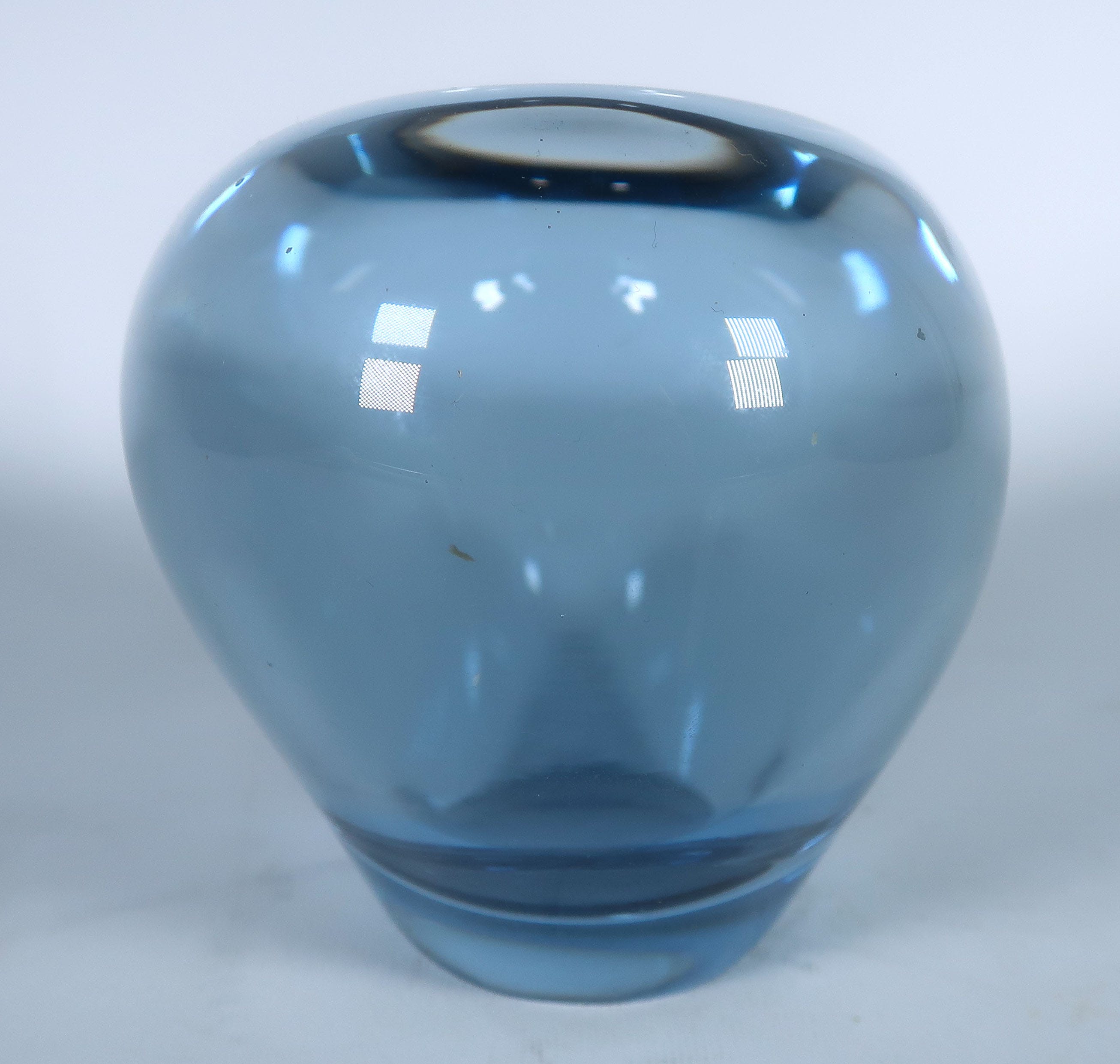 Per Lutken - Kristalglas, Blauw vaasje, uitgevoerd door Holmegaard kopen? Bied vanaf 20!