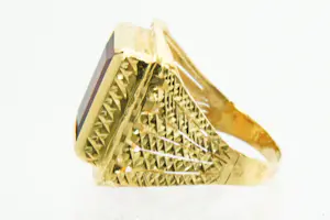 61- Grote hoog gehalte 22krt geel gouden ring met gefacetteerde rode steen kopen? Bied vanaf 280!