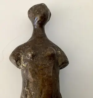 Brons (Onbekend) - Naakt meisje kopen? Bied vanaf 95!