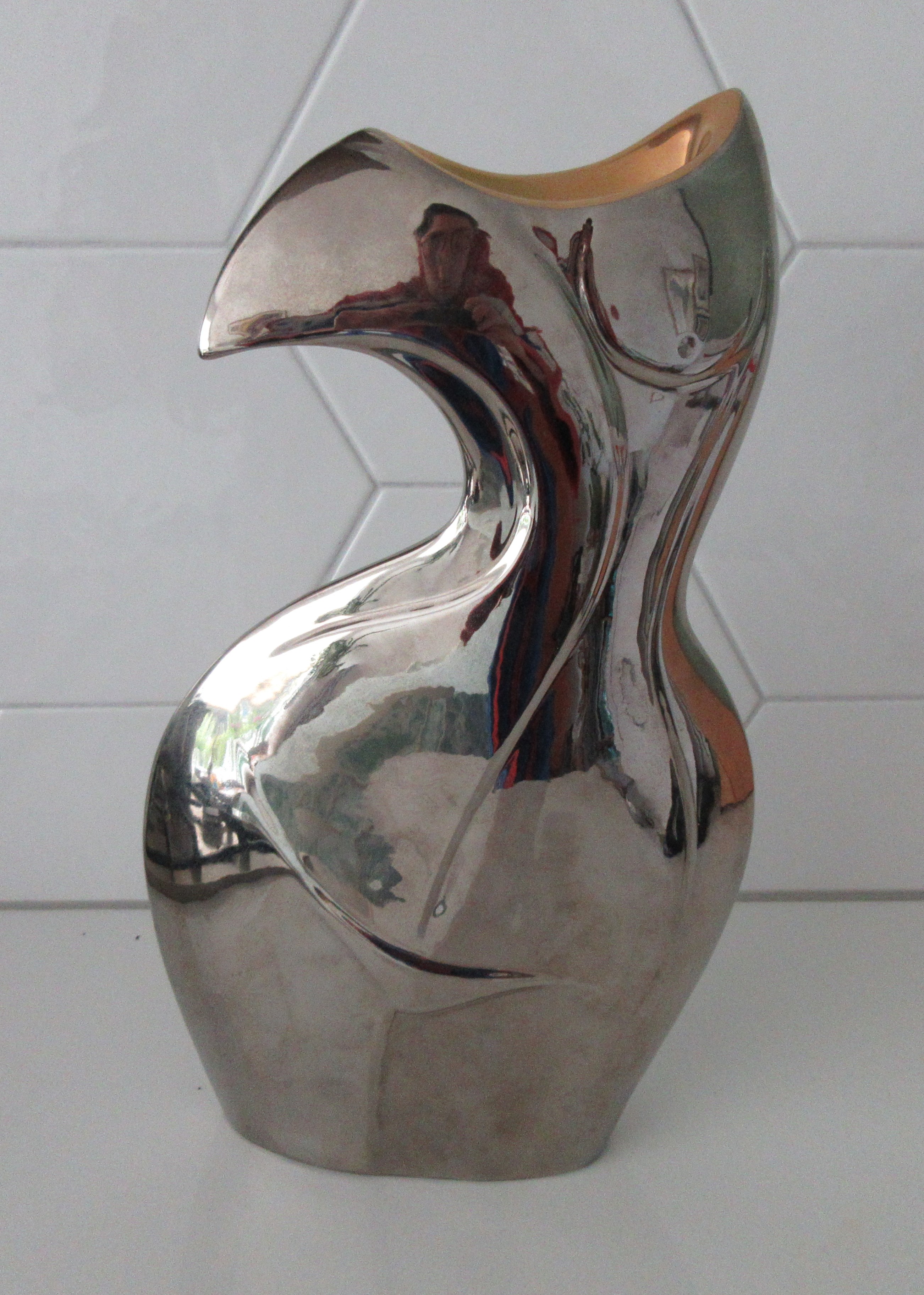 Niet of onleesbaar gesigneerd - Gestileerde platina porseleinen plastiek van een vogel verkocht voor € 17!