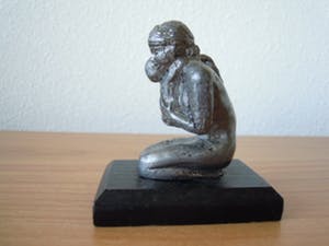 Niet of onleesbaar gesigneerd - Prachtig beeldje moeder met baby. kopen? Bied vanaf 10!