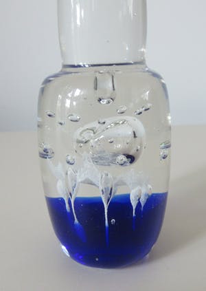 Niet of onleesbaar gesigneerd - Kegelvormige glazen presse papier kopen? Bied vanaf 1!