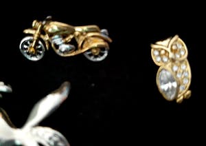 Curiosa - Bijzondere collectie vintage broches 11 stuk's kopen? Bied vanaf 1!
