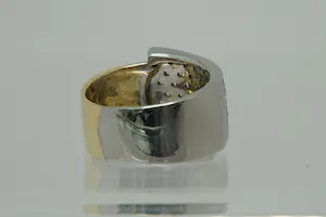 45 - Exclusieve en massief 18Kt goud & (1.20ct) diamanten cross-over ring kopen? Bied vanaf 750!