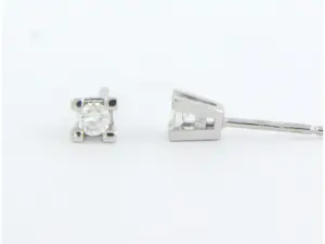 18k wit gouden solitair oorknoppen met briljant geslepen diamant tot. 0,18ct kopen? Bied vanaf 300!