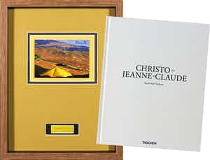 Christo - Handgesigneerde artcard The Umbrellas Japan + boek verkocht voor € 1!