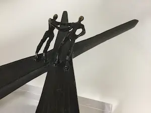 Corry Ammerlaan - Sculptuur “ OP SCHEIDING VAN WEGEN “ kopen? Bied vanaf 1!