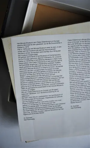 Claes Oldenburg - Chocoladedoos met boekwerk: Mouse Museum/Ray Gun Wing kopen? Bied vanaf 50!