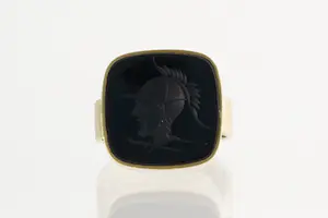 04- Opvallende retro 14krt goud & onyx  "intaglio ring" - romeins soldaat kopen? Bied vanaf 330!