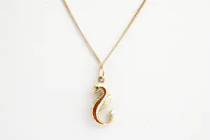 30- Fijn 14 krt  gouden gourmette collier met 18 krt gouden hanger "zeepaardje" kopen? Bied vanaf 170!