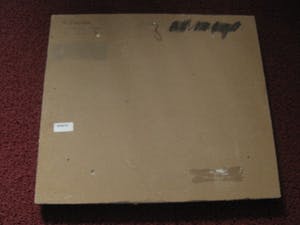 Niet of onleesbaar gesigneerd - Sfeervol omstreeks 1950 geschilderd olieverf "huis op heuvel" mooie lijst! kopen? Bied vanaf 1!