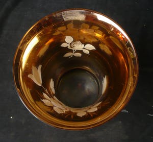 Niet of onleesbaar gesigneerd - Vase aus Bauerngold, Glas, Böhmen, Jugendstil um 1910, handbemalt kopen? Bied vanaf 1!