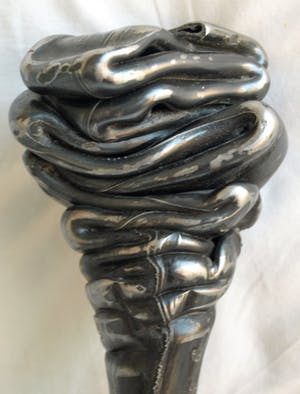 Niet of onleesbaar gesigneerd - Metalen beeld , “Gesmolten…!” – Op hardhouten voet kopen? Bied vanaf 1!