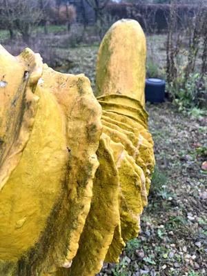 Onbekend - abstract geel werk uitgevoerd in polyester - kunstenaar onbekend kopen? Bied vanaf 250!