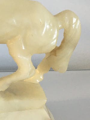 Niet of onleesbaar gesigneerd - Italian alabaster. Horse Sculpture kopen? Bied vanaf 1!