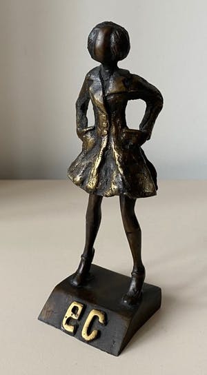 Corry Ammerlaan - Bronzen beeld dame op hoge hakken kopen? Bied vanaf 50!