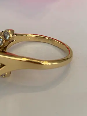 AcheterVintage cocktailring van 18 karaat geelgoud met diamanten? Enchérissez de 1500!