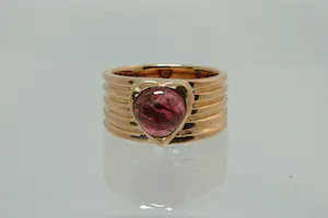 Acheter07 - Exclusieve 9Krt rosé gouden ring met grote cabochon geslepen steen? Enchérissez de 230!