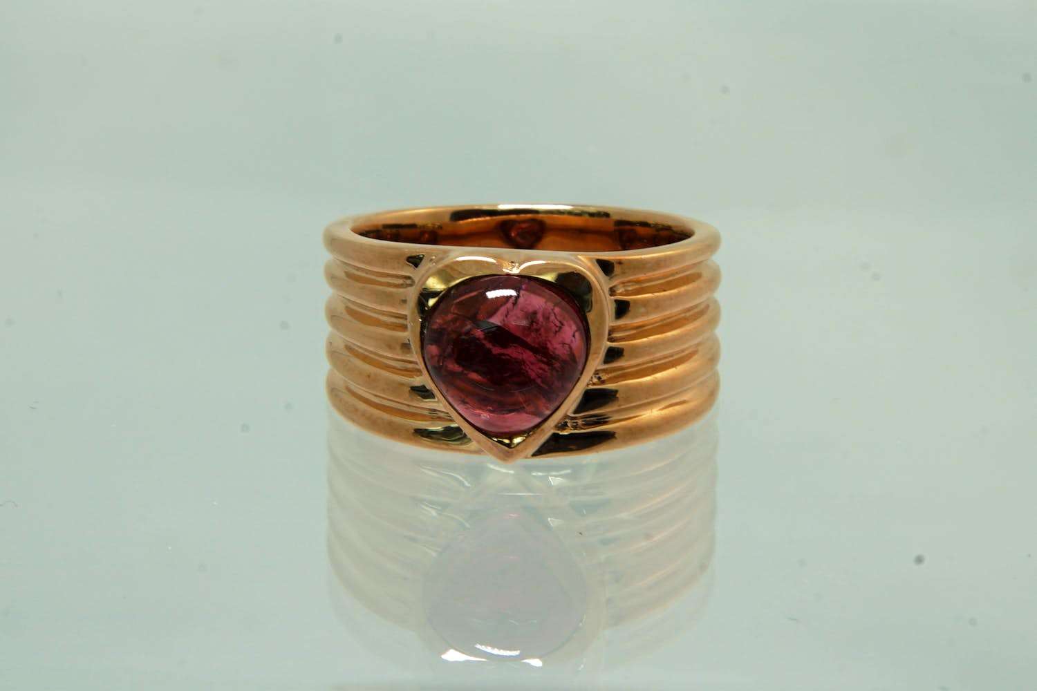 07 - Exclusieve 9Krt rosé gouden ring met grote cabochon geslepen steen kopen? Bied vanaf 230!