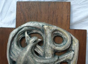 Klaas Pijlman - Chamotte / Aardewerk op paneel , Duif & Pax Christi - ca. 1970 kopen? Bied vanaf 25!