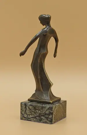 Cris Agterberg - vrouwenfiguur kopen? Bied vanaf 1500!