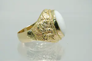 90- Grote mooi bewerkte 18Krt gouden ring met cabuchon geslepen kleursteen kopen? Bied vanaf 650!