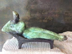 Saskia Pfaeltzer - Liggende vrouw op bank kopen? Bied vanaf 250!