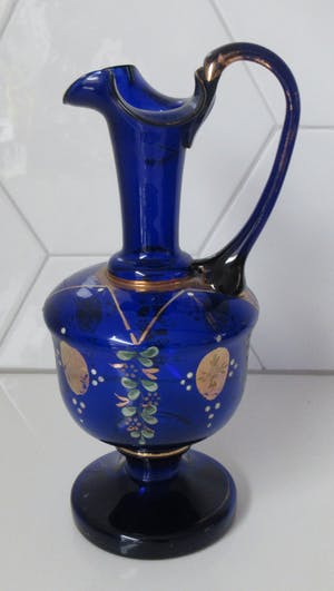 Niet of onleesbaar gesigneerd - Cobalt blauwe Boheems glazen kan en vaas kopen? Bied vanaf 10!