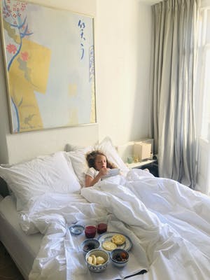 Floor de Bruyn Kops - Witte Duif - zacht pastelkleurig olieverf met goud verf 120x100 kopen? Bied vanaf 295!