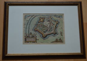 Curiosa - GRAVELINGA, VRBS MARITIMA, OLIM PORTV AMPLISSIMO FAMOSA. Kaart uit 1585 kopen? Bied vanaf 85!