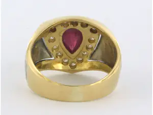18k bicolour gouden ring bezet met robijn en briljant geslepen diamant 0.21 ct kopen? Bied vanaf 550!
