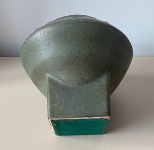 Keramische industrie Loré - Zeldzame brutalistische vaas modelnr B150 ontwerp Matt Camps kopen? Bied vanaf 1!