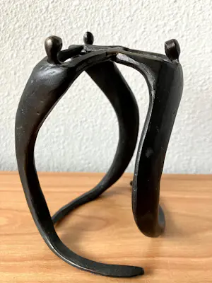 Brons (Onbekend) - Prachtig gesigneerd beeld van 3 personen " VRIENDSCHAP " LAATSTE KANS !!!!!!!!! kopen? Bied vanaf 20!