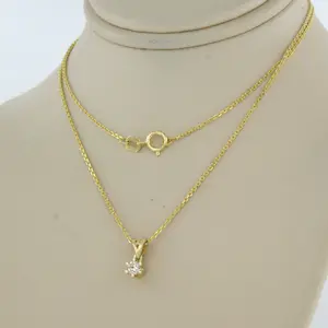 14k geelgouden collier met een hanger bezet met briljant geslepen diamant 0.11ct kopen? Bied vanaf 230!
