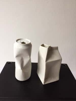 Rosenthal - Do not Litter Collection, Melkpakvaasje en Colablikje biscuit porselein verkocht voor € 55!