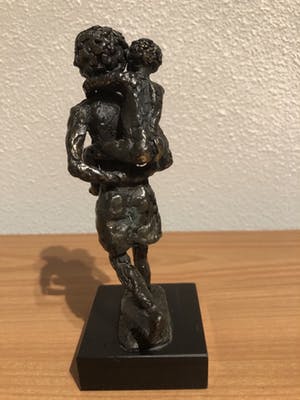 Astrid Veldhuyzen-Koppen - Prachtig beeld moeder met kind kopen? Bied vanaf 50!