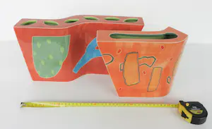 Ines de Booy - Twee kleurrijke keramieken vazen met golfende vorm kopen? Bied vanaf 60!