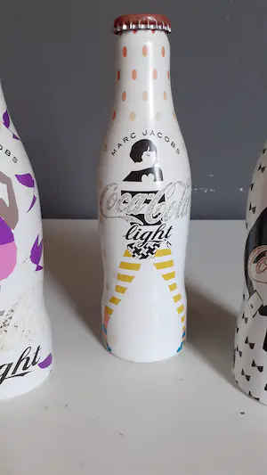 Marc Jacobs - Coca Cola Flesjes design ( 3) kopen? Bied vanaf 1!