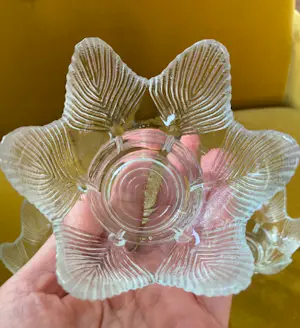 Sklo Union - Rudolfova - Vaclav Zajic voor Sklo Union, Lotus Candle Holder, 1970-80, Vintage Chechoslovak kopen? Bied vanaf 29!