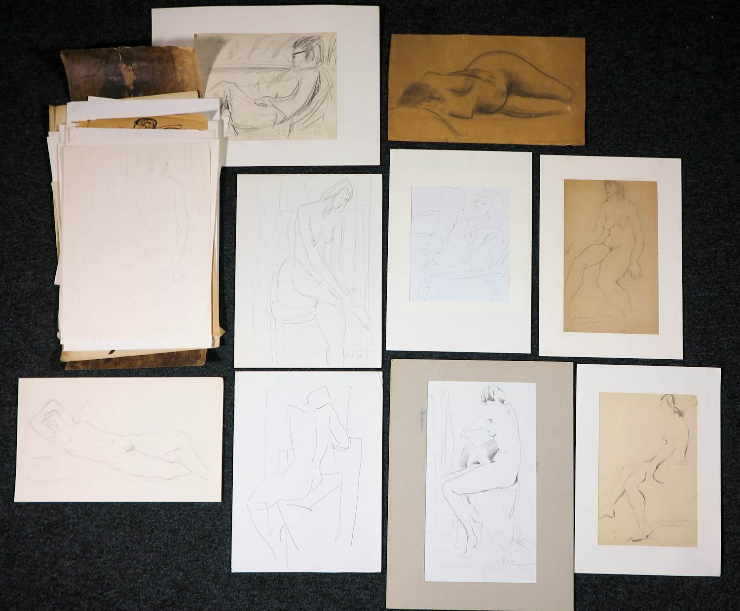 Janus Nuiten - Verschillende technieken, Lot van 40 schetsen van figuren kopen? Bied vanaf 100!
